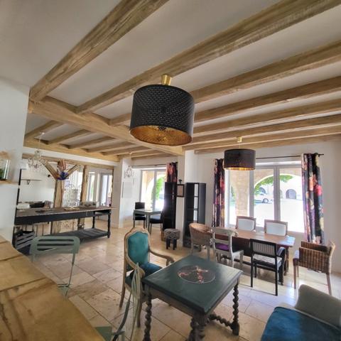 Ensemble atypique de deux maisons avec commerce en plein coeur de SAINT CLAR (32) à vendre