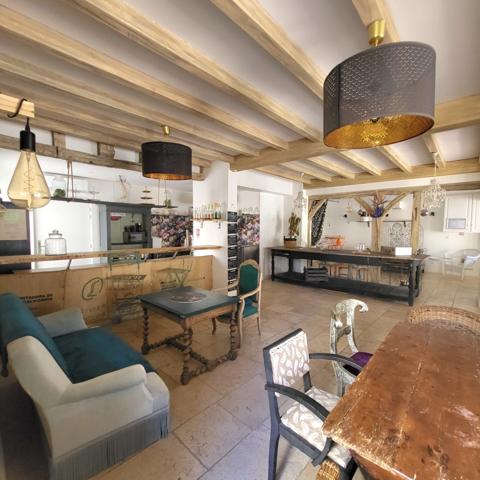 Ensemble atypique de deux maisons avec commerce en plein coeur de SAINT CLAR (32) à vendre