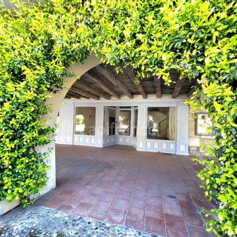 Ensemble atypique de deux maisons avec commerce en plein coeur de SAINT CLAR (32) à vendre