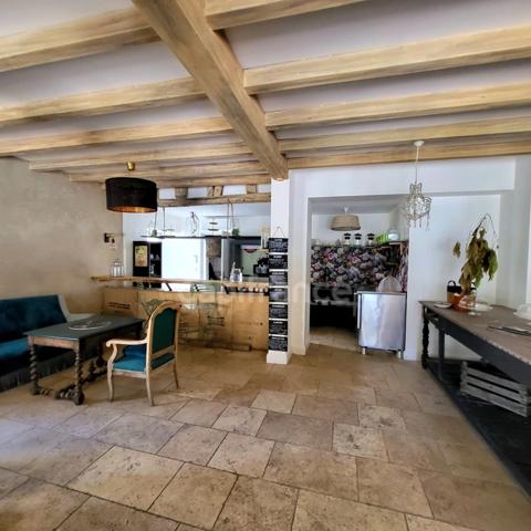 Ensemble atypique de deux maisons avec commerce en plein coeur de SAINT CLAR (32) à vendre