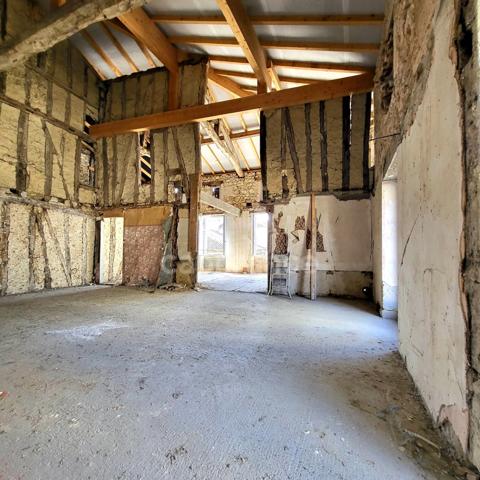 Ensemble atypique de deux maisons avec commerce en plein coeur de SAINT CLAR (32) à vendre