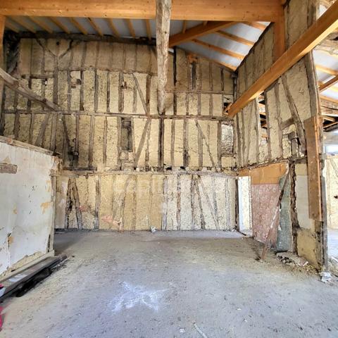 Ensemble atypique de deux maisons avec commerce en plein coeur de SAINT CLAR (32) à vendre