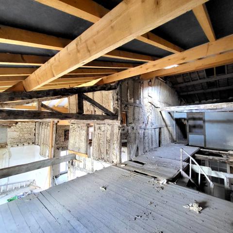 Ensemble atypique de deux maisons avec commerce en plein coeur de SAINT CLAR (32) à vendre