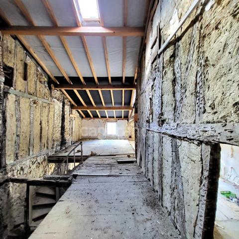 Ensemble atypique de deux maisons avec commerce en plein coeur de SAINT CLAR (32) à vendre