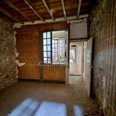 Ensemble atypique de deux maisons avec commerce en plein coeur de SAINT CLAR (32) à vendre