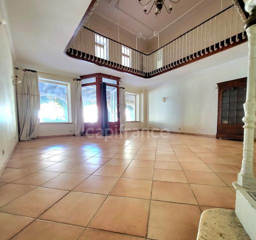 Ensemble atypique de deux maisons avec commerce en plein coeur de SAINT CLAR (32) à vendre