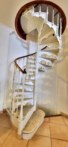 Ensemble atypique de deux maisons avec commerce en plein coeur de SAINT CLAR (32) à vendre