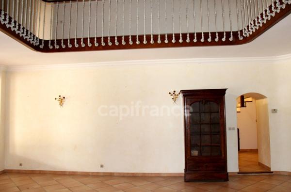 Ensemble atypique de deux maisons avec commerce en plein coeur de SAINT CLAR (32) à vendre