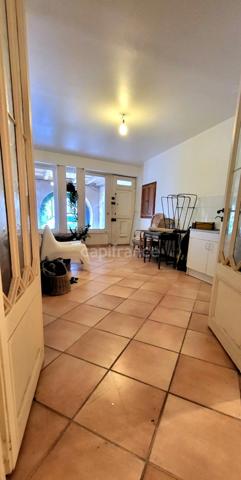 Ensemble atypique de deux maisons avec commerce en plein coeur de SAINT CLAR (32) à vendre