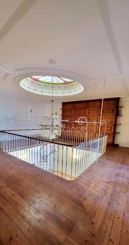 Ensemble atypique de deux maisons avec commerce en plein coeur de SAINT CLAR (32) à vendre