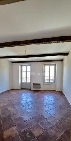 Ensemble atypique de deux maisons avec commerce en plein coeur de SAINT CLAR (32) à vendre