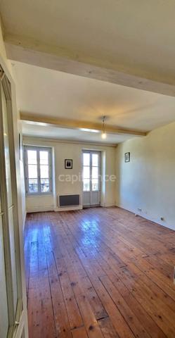 Ensemble atypique de deux maisons avec commerce en plein coeur de SAINT CLAR (32) à vendre