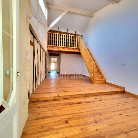 Ensemble atypique de deux maisons avec commerce en plein coeur de SAINT CLAR (32) à vendre