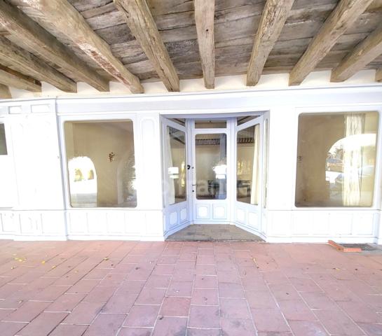 Ensemble atypique de deux maisons avec commerce en plein coeur de SAINT CLAR (32) à vendre