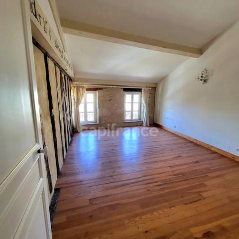 Ensemble atypique de deux maisons avec commerce en plein coeur de SAINT CLAR (32) à vendre