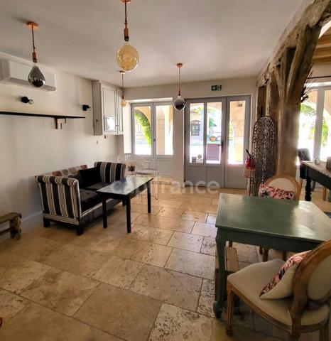 Ensemble atypique de deux maisons avec commerce en plein coeur de SAINT CLAR (32) à vendre