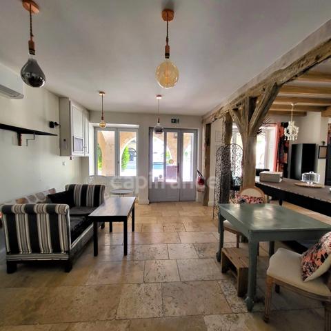 Ensemble atypique de deux maisons avec commerce en plein coeur de SAINT CLAR (32) à vendre