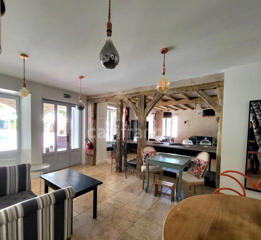 Ensemble atypique de deux maisons avec commerce en plein coeur de SAINT CLAR (32) à vendre