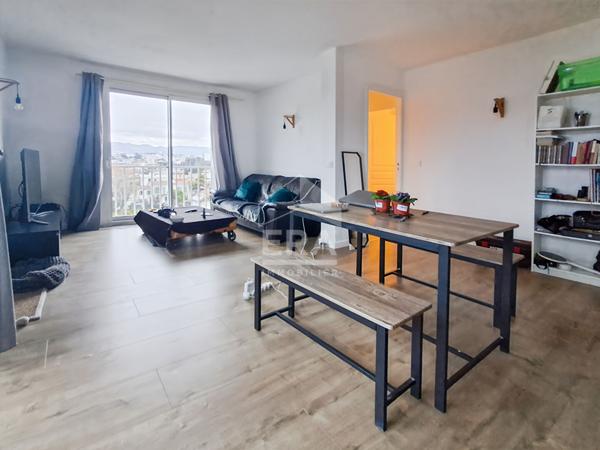 À vendre : Grand T2 de 54 m²  avec Balcon situé au 5eme étages