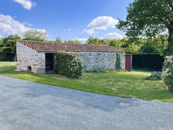 Maison à MORTAGNE-SUR-SEVRE, 85290 - 9 pièces 192m²