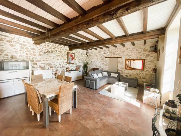 Maison à MORTAGNE-SUR-SEVRE, 85290 - 9 pièces 192m²