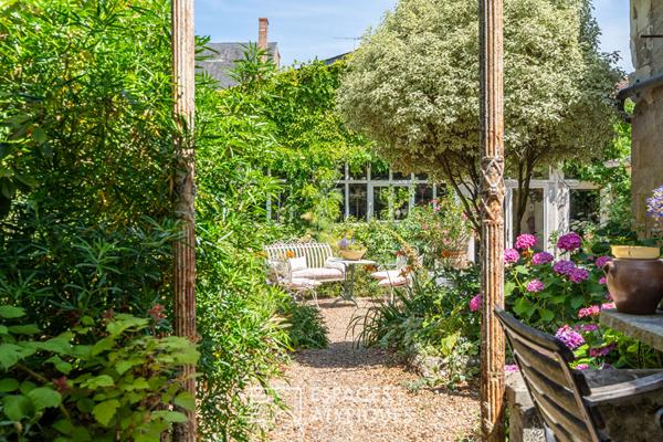 Maison de caractère avec jardin et dépendance esprit loft