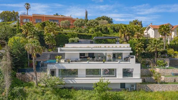 Villa contemporaine avec magnifique vue mer