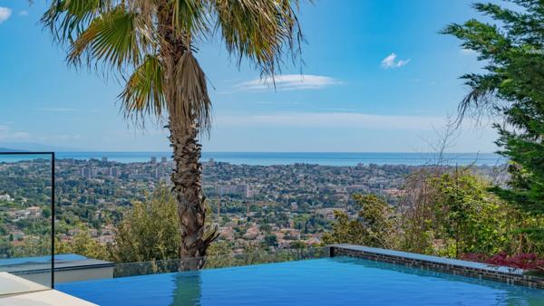 Villa contemporaine avec magnifique vue mer