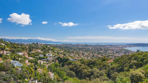 Villa contemporaine avec magnifique vue mer
