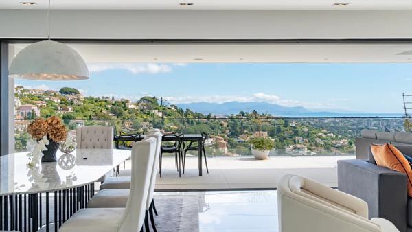 Villa contemporaine avec magnifique vue mer