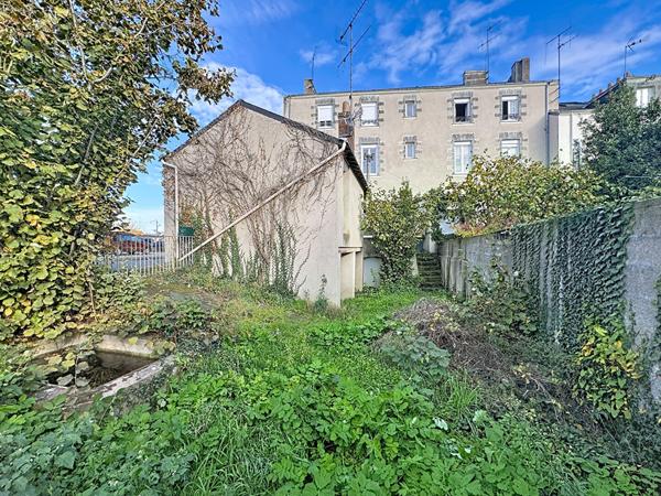 Appartement T2 à vendre à Ancenis - terrasse, caves, préau et jardin.