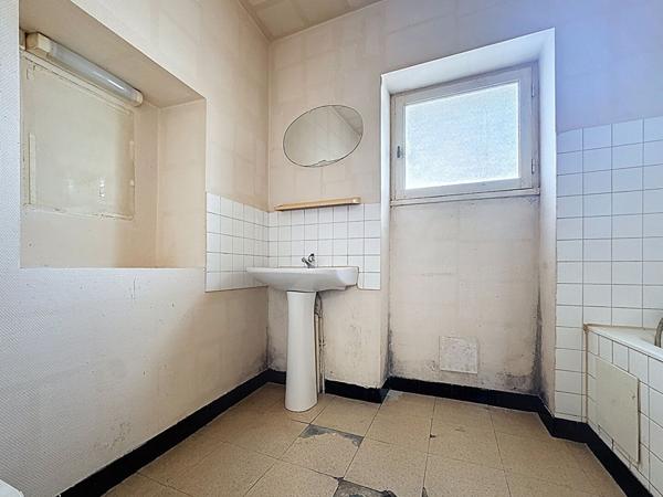 Appartement T2 à vendre à Ancenis - terrasse, caves, préau et jardin.