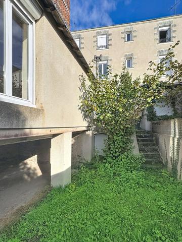 Appartement T2 à vendre à Ancenis - terrasse, caves, préau et jardin.