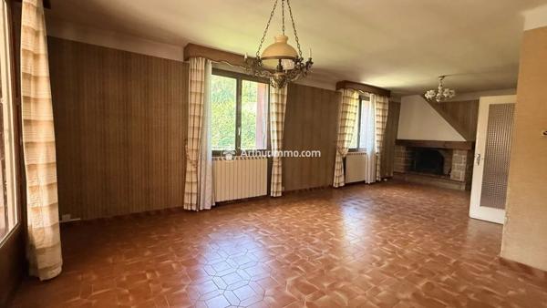 Vente                                                      Maison
                        
                     6 pièces                      169 m2                     à Millau