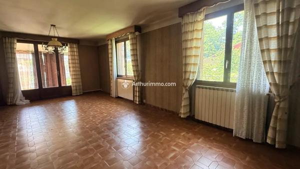 Vente                                                      Maison
                        
                     6 pièces                      169 m2                     à Millau