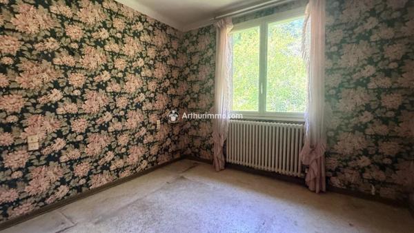 Vente                                                      Maison
                        
                     6 pièces                      169 m2                     à Millau