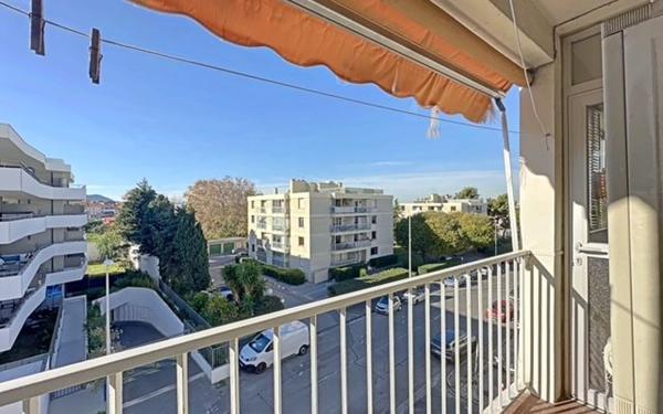 Appartement à vendre    4 pièces • 72 m2 Marseille 8