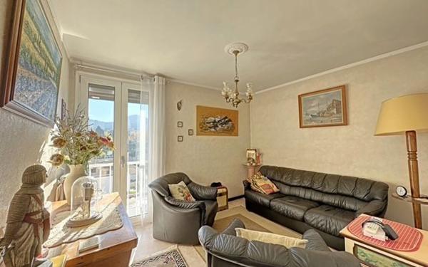 Appartement à vendre    4 pièces • 72 m2 Marseille 8