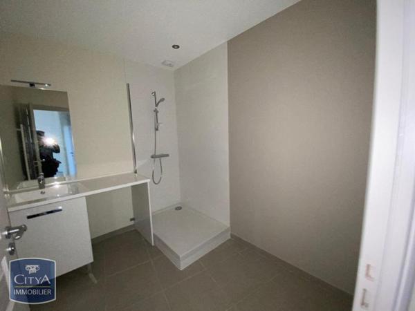 Appartement à louer 2 pièces 49.34m² Fontenay-le-Comte (85200)