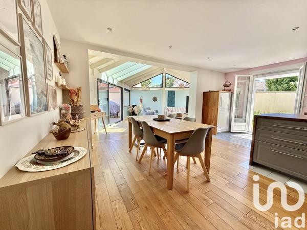 House for sale 7 rooms 135 m² Voisins-le-Bretonneux