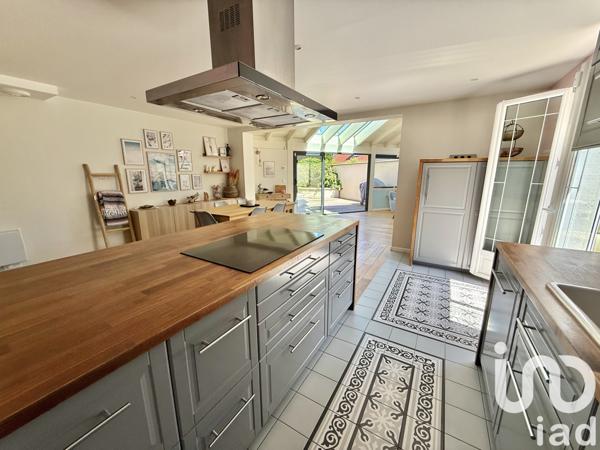 House for sale 7 rooms 135 m² Voisins-le-Bretonneux