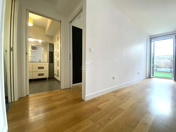Location meublée, 2 pièce(s) 49.95m² Loyer 1 500 €/mois charges comprises **  - Référence  15586