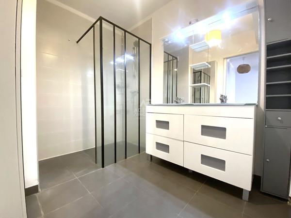 Location meublée, 2 pièce(s) 49.95m² Loyer 1 500 €/mois charges comprises **  - Référence  15586