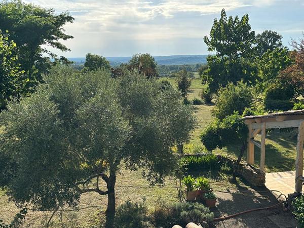 MAISON EN PIERRES ET GITE