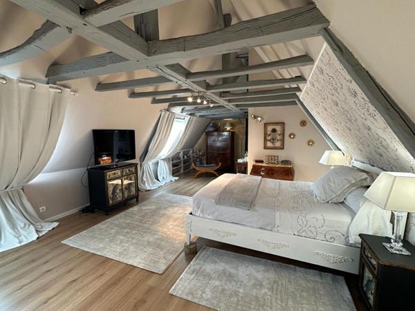 MAISON EN PIERRES ET GITE