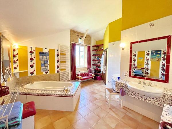 MAISON EN PIERRES ET GITE