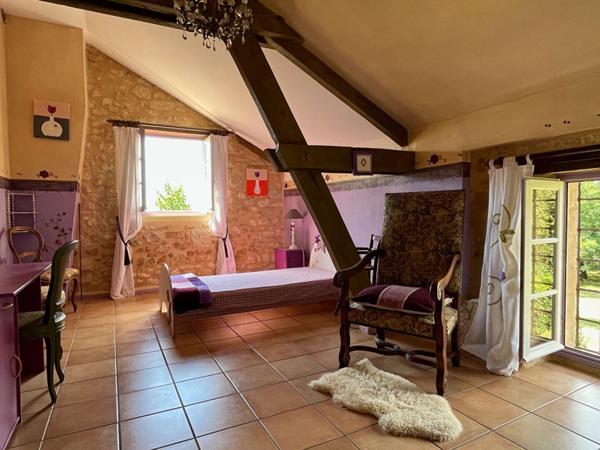 MAISON EN PIERRES ET GITE