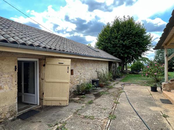 MAISON EN PIERRES ET GITE