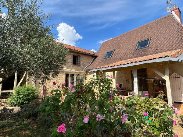 MAISON EN PIERRES ET GITE