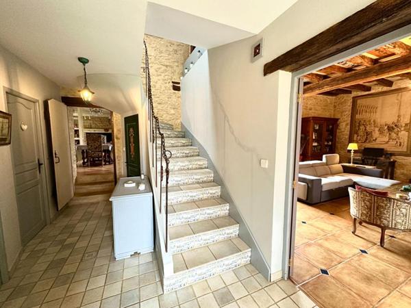 MAISON EN PIERRES ET GITE